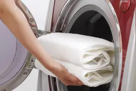 如何清洗床单上的汗渍图片