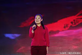 草根明星——玉米妹张倩云演唱 春天的芭蕾 情系老百姓图片