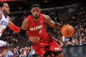 詹姆斯霸王上篮和身体劲爆令人瞠目结舌，最后一图，爆笑全场图片