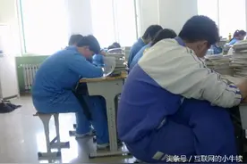 教室里的最后两排你坐过么？你周围有过什么轰动的事儿么？图片