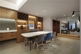 毕业了带着当初的承诺年华时候的期许给她一个Famile。图片