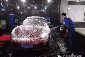开车去汽车美容店洗车，看完让你可以了解的更多！图片