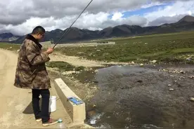 网友不远万里跑去西藏钓鱼！图片