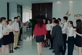 刚上任的美女经理，穿着高跟鞋霸气进公司，众人夹道欢迎视频封面