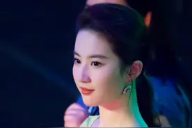 中韩红毯之战：刘亦菲、宋茜芭莎之夜图片