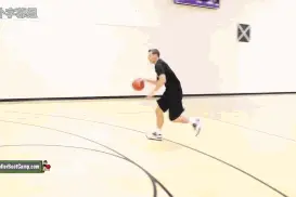 大跨步上篮，这招在行进间过人很实用图片