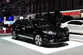 配备七个座位的雅阁，空间更宽敞，实用性更强图片