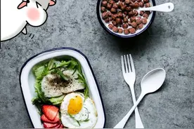 别人家的女友坚持为男友制美食便当，每天不重样！好羡慕~图片