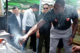 因脱水进医院的霍华德已经出院了图片