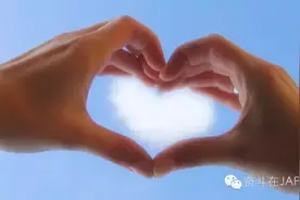 这才是双手比心的正确方式图片