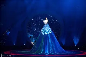 湖南卫视中秋晚会，赵雅芝为了美，连恐高都克服了你还在怕恐高吗图片