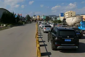 天涯明月共此时  护航保通为平安图片