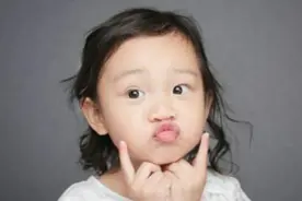 小甜馨：爸爸，别问我这个问题了，这是直播啊，不想让你尴尬呀