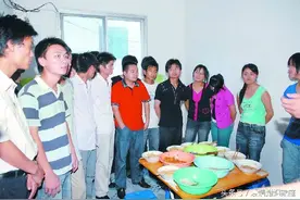 闺蜜邀请我过来“玩”，得知她们都在办“好事”，我吓得落荒而逃图片