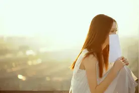 农村姨在城里打工，中秋带她出去玩，买门票时发生的事让我很尴尬图片