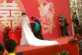 结婚当天新娘口吐白沫，得知真相后新郎一家要求退婚图片