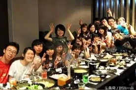 他们毕业后固定举办同学会并拍照，看到最后一张眼泪忍不住了！图片