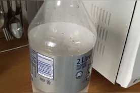 手工活-用废弃的饮料瓶做一个放纸巾的纸巾盒图片