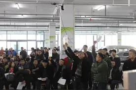 汽车街携手凯旋二手车市场举行拍卖节图片