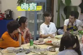 陈立农大拇指被周洁琼调侃：你大拇指不短很长视频封面