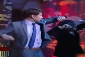 Rain现场演唱《la song》引全场欢呼