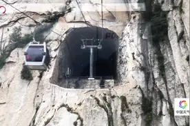 登华山，错过日出就太可惜了。万仞绝壁映朝阳，华山最美日出在应该在哪里观看呢？#直播中国视频封面