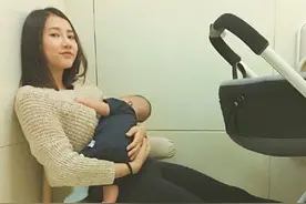 李茂首曝儿子照片 弦子素颜喂奶母爱爆棚 画面很“暖暖”图片