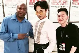 [BigBang][新闻]160907 GD与蠢浩的反差萌同框 竟被萌了一脸！图片