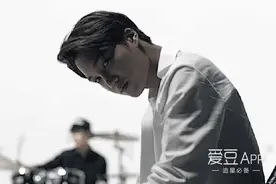 [EXO][新闻]160907 天生舞者的威严！ KAI坐着演绎最新代言气势不减图片