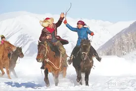民俗风情－姑娘追 狠鞭轻掠两样情图片