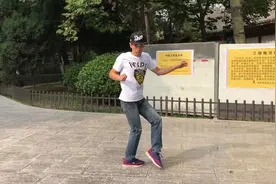 50岁大叔霹雳舞跳了4年多参加过全国比赛呢，真是高手在民间呀视频封面