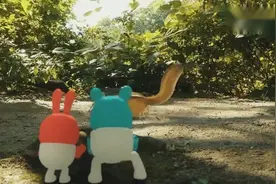 来自奇星的小伙伴 小橙发现了蘑菇，小黄过来抢吃，中毒了头变大视频封面