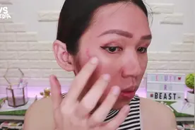 小姐姐挑战用人体水彩化妆，妆容完成后简直就像个关公！视频封面