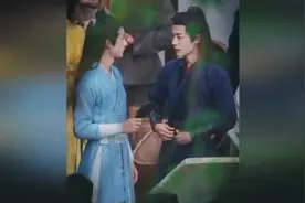 博君一肖又在发糖了！肖战生日发博晒与王一博合照视频封面