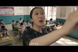 老师要求明天穿校服，结果小强真的穿着孝服来学校