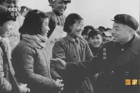 除了“三大制度” 1955年还有一件大事：全军换发了新式军衔服装视频封面