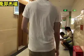 作为美国人在中国看病是什么体验？中美看病大不同！视频封面
