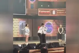 bigbang台北2day  GD抱VIP胜利吃醋也忒明显了视频封面