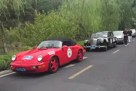 国内罕见老爷车上路 拉风程度堪比豪车视频封面