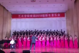 郑州高校合唱团唱《黑猫警长》迎新！新生：感觉上的是“假”大学视频封面