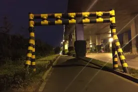 警惕：昨晚常州一姑娘走夜路，被色情狂捂住口鼻，疯狂拖向草丛...图片