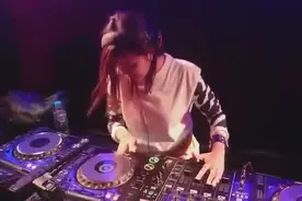 一曲DJ爱你恨你却想你好听极了视频封面