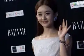 160909 超女神！赵丽颖白裙惊艳亮相芭莎红毯图片