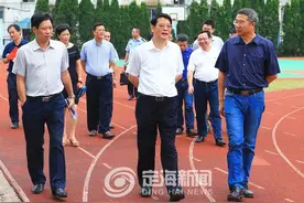 区领导开展教师节走访慰问 向辛勤的园丁致以节日问候图片
