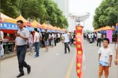 无人机上阵 手机直播 高校迎新，不走老“套路”图片