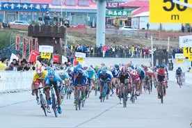 2016环中国国际公路自行车赛承德皇家御道段开赛图片