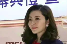 熊黛林的双胞胎女儿长得好神奇 两张脸完全不一样视频封面