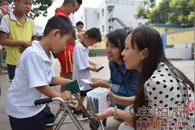 上门办理残疾证 孤残儿童享便利图片