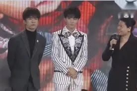 王俊凯易烊千玺芭莎慈善夜发言：公益人人都能做，做了才会有意义