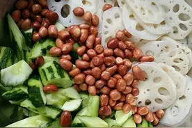 黄瓜凉拌莲藕-就是这个酸爽图片